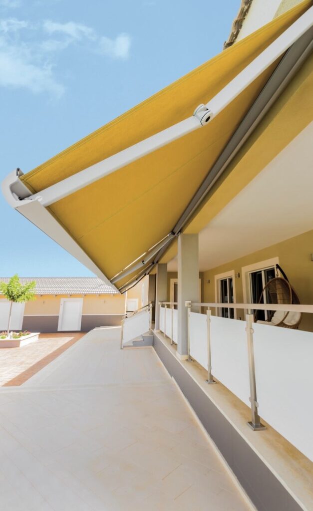 Toldos extensibles en terraza residencial