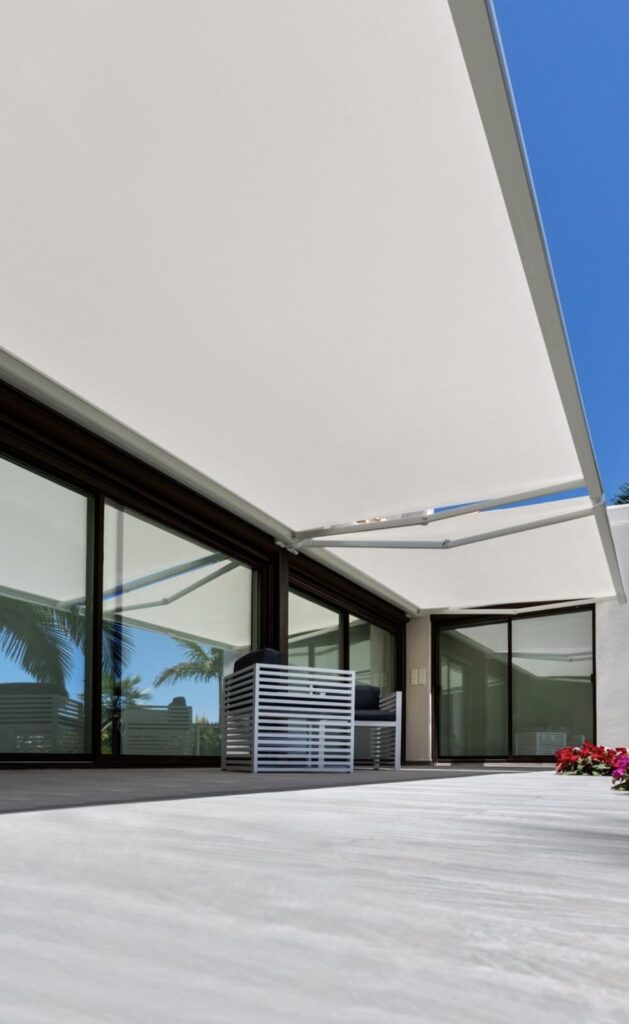 Toldos blancos para terraza minimalista