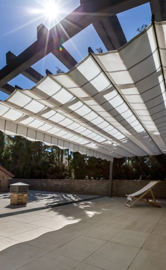 Pérgola tensada para terraza de restaurante